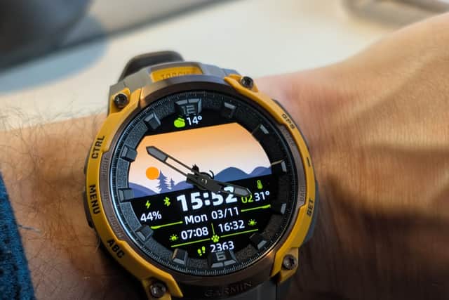 Even on Gareth's thin wrists, it sits comfortably and looks really smart