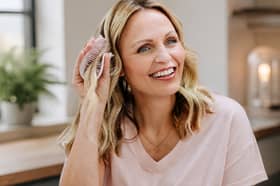 The Manta Hairbrush's flexible base is designed to move with your hair, helping to reduce tension and minimise breakage while brushing.