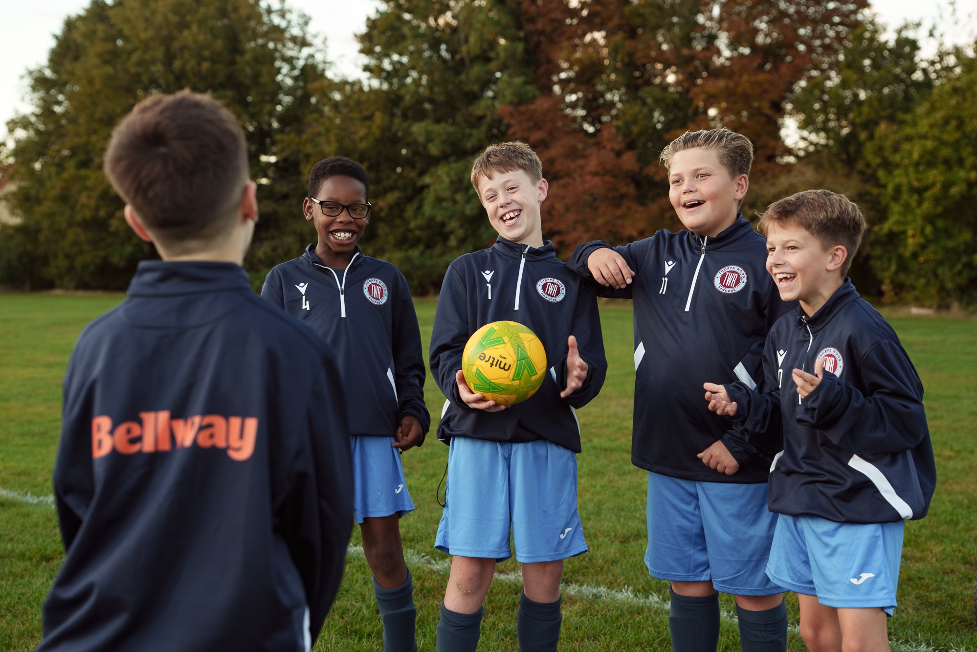 Bellway provides training tops for team at Thorpe Wood Rangers FC