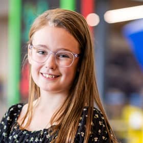 Nine year-old Evelyn, who has had scalp psoriasis from a young age, is one of the campaign’s young stars. 