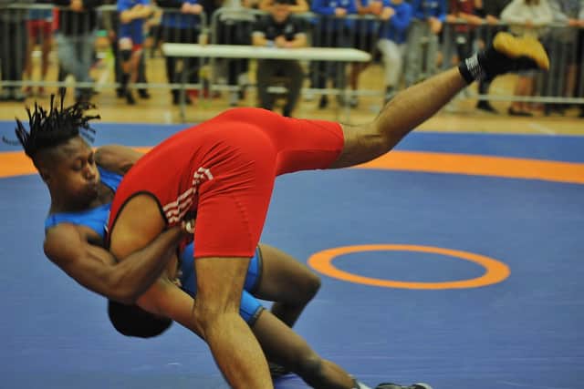 Kashaan Khan v Berket Panicc. Photo: David Lowndes.