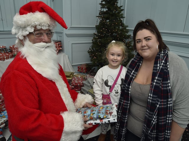 Sue Ryder Christmas Fair at Thorpe Hall. Father Xmas with with Pheobe Woodrow (3) and Becky Harbour. EMN-191124-132050009