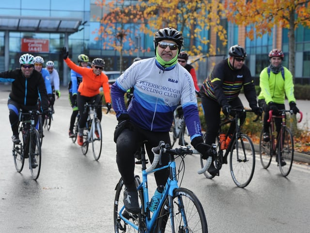 Cyclists at the hospital EMN-190112-183807009