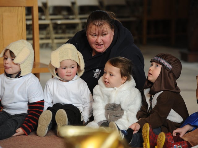 Pre-school nativity at Peterborough Cathedral. Nat19 EMN-190312-145207009