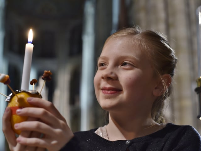 Christingle service at Peterborough Cathedral. Bethany Jones with her Christingle
Nat19 EMN-191220-191610009