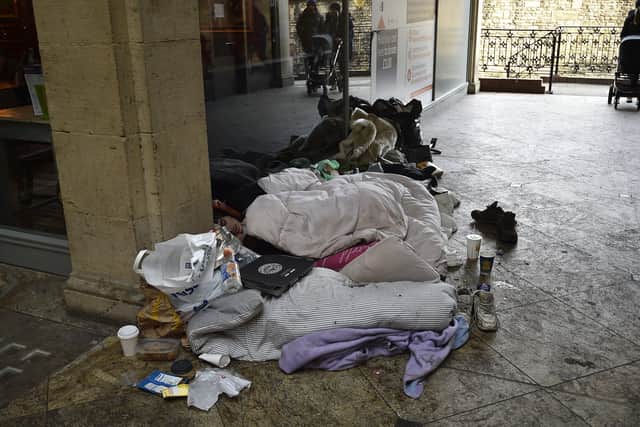 Homeless in the St Peter's arcade EMN-191231-144132009