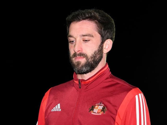 Sunderland legend Kevin Phillips believes it would be best for both parties if Will Grigg departs this month so the Wearsiders can use the money elsewhere. (Football Insider)