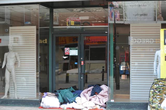 A rough sleeper in Long Causeway. EMN-190114-152339009