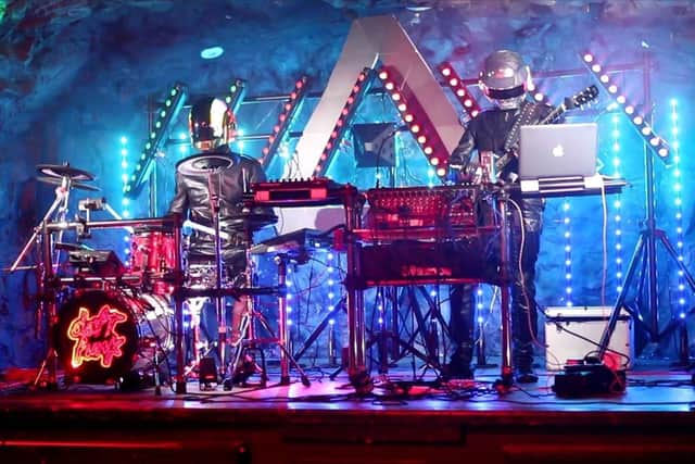 Daft Punk in concert. EMN-200715-115758001