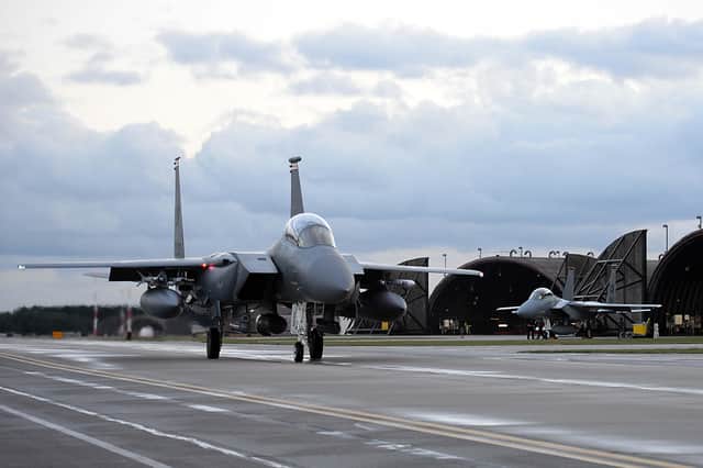 Jets prepare for takeoff from RAF Lakenheath ANL-160403-174843001