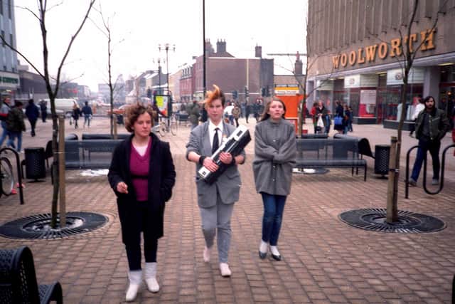 Can you help trace the girl on the right?