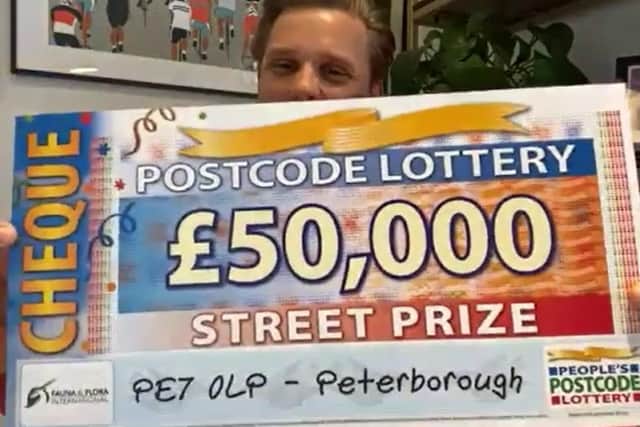 Jeff Brazier with the cheque