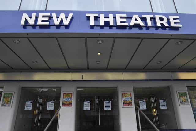 Exterior of the New Theatre, Broadway EMN-190909-153339009