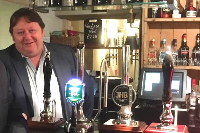 Paul Smyth at the Queens Head, Nassington.