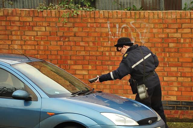 A traffic warden giving out a parking ticket ENGEMN00120121227180035