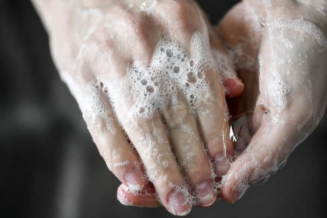 People should wash their hands for 20 seconds with soap. Photo: Getty