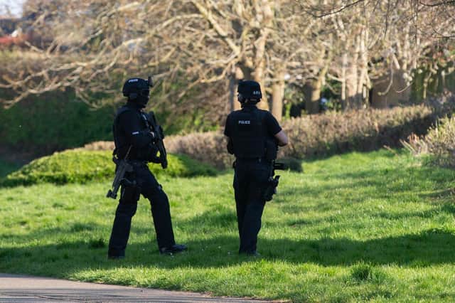 Armed officers call to reports of a gun seen in the windows of a house.,
Fen View, Peterborough
Wednesday 25 March 2020. 
Picture by Terry Harris. EMN-200325-163048005