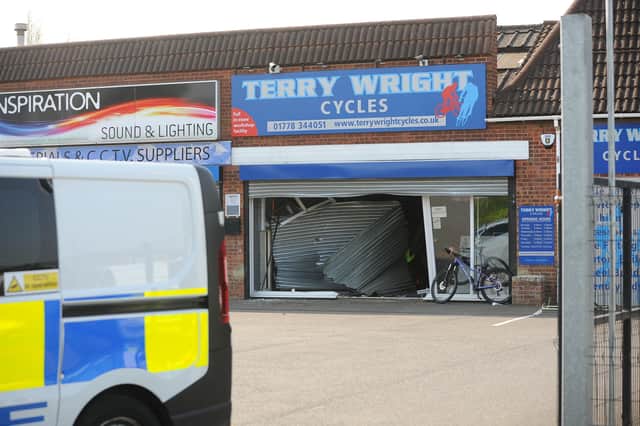 Terry Wright Cycles, Mancetter Square -  ram raid EMN-200904-112051009