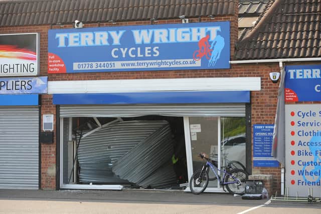 Terry Wright Cycles, Mancetter Square -  ram raid EMN-200904-112039009