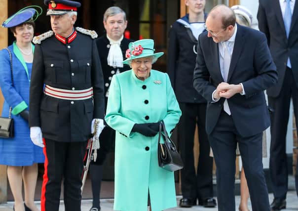 The Queen congratulates business leaders.