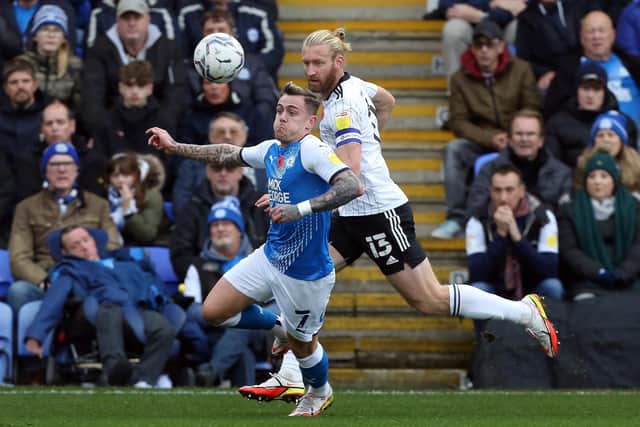 Sammie Szmodics of Peterborough United in action with Tim Ream of Fulham - Mandatory by-line: Joe Dent/JMP - 06/11/2021 - FOOTBALL - Weston Homes Stadium - Peterborough, England - Peterborough United v Fulham - Sky Bet Championship EMN-210911-164559005