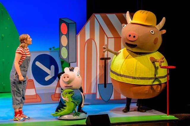 Lizzie Burder (Daisy), George Pig & Mr Bull in Peppa Pig's Best Day Ever (UK Tour & Duke of York's Theatre) - Photos by Dan Tsantilis SUS-200124-103451001