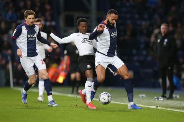 Siriki Dembele battles with Matt Phillips. Photo: Joe Dent.