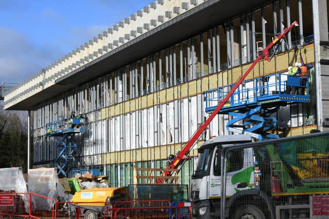 Topping out ceremony at theThe new ARU Peterborough at Bishop's Road. EMN-220214-145040009