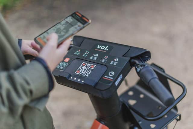 Voi e-bike rider with app