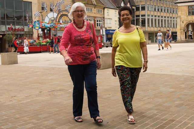Jo Hemingray (nee Rickard) (on left above) and Jean Shelton (nee Wiltshire) (in white tunic) returned to Cathedral Square for the reunion picture with Chris Porsz.