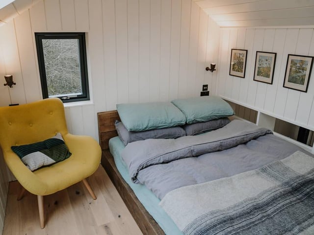 Bed linen and towels are provided to guests.