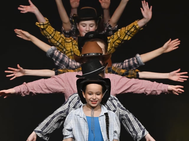 Performances at the Tu Danse Studios shows at The Cresset.
Photos: Andy Gutteridge . Image & events photography
