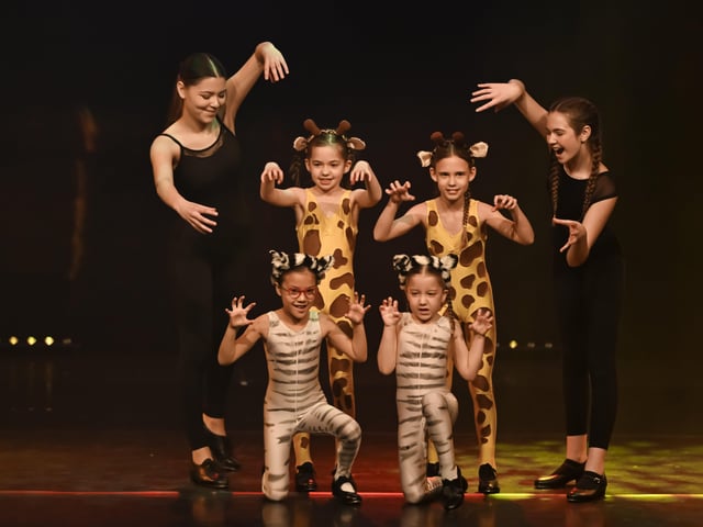 Performances at the Tu Danse Studios shows at The Cresset.
Photos: Andy Gutteridge . Image & events photography