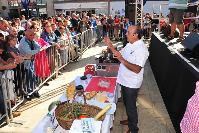 The sights and sounds of the 2013 Italian Festival taking place in Peterborough City Centre with Television Chef Gennaro Contaldo cooking for the crowd ENGEMN00120130922164849