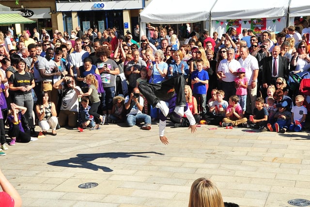 The sights and sounds of the 2013 Italian Festival taking place in Peterborough City Centre  Dance no End preform on Cathedral Square ENGEMN00120130922164638