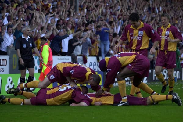Bradford City celebrate their match-winning goal against Liverpool on the final day of the 1999-2000 Premier League season. Photo: Ross Kinnaird/Getty Images.