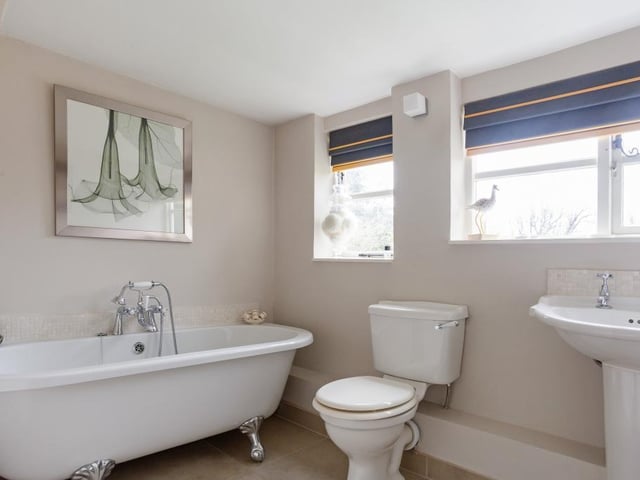 Two of the bedrooms have en suite-bath and wet rooms.