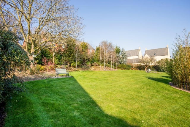 The garden makes it ideal for entertaining and enjoying the sun at all times of the day.