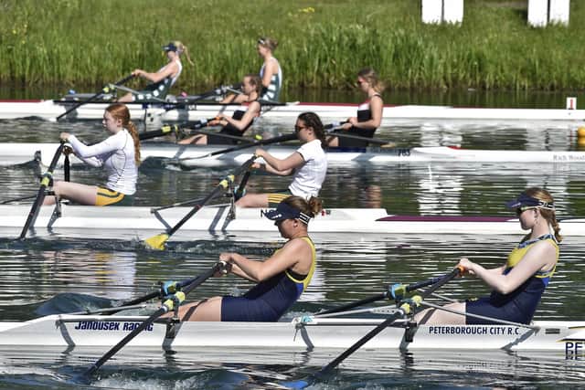 Alice Dovey and Devonne Piccaver (nearside) in the WJ16 Double Sculls. Photo: David Lowndes.