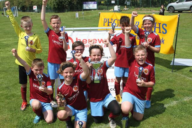 Deeping Rangers Under 9s lift the cup. Credit: RWT Photography