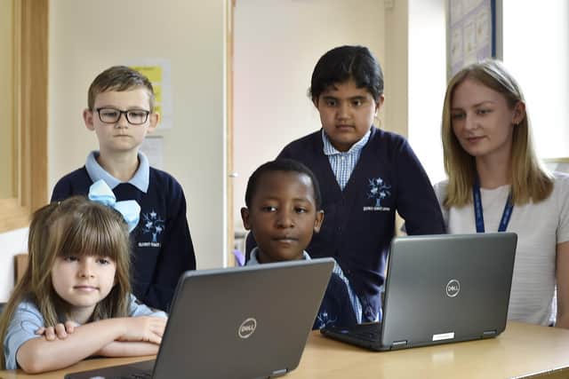 Year 2 pupils at Discovery Primary Academy with learning mentor Leah Friend taking part in Tutoring with the Lightning Squad EMN-211106-123248009
