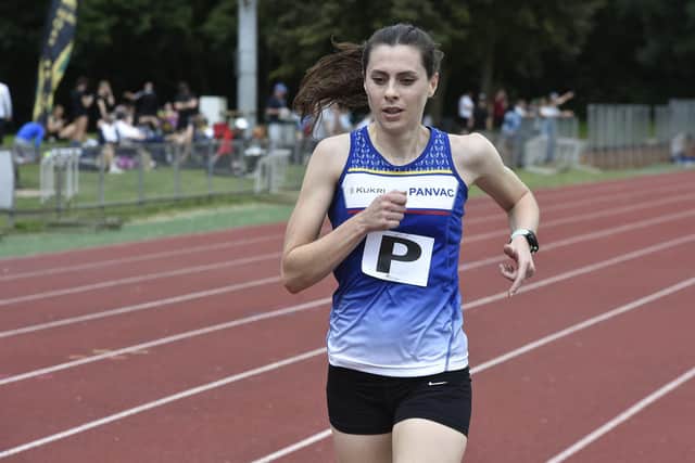 Chloe Finlay in the 1500m at the Embankment. Photo: David Lowndes.