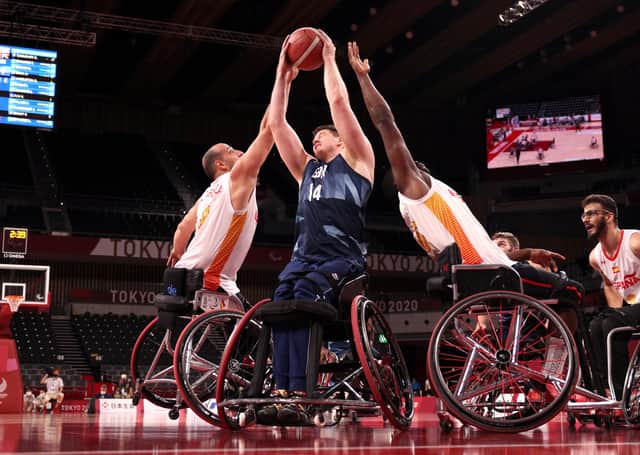 Lee Manning (14) in action for Great Britain against Spain in the Paralympic Wheelchair Basketball bronze medal match in Tokyo. Photo by Adam Pretty/Getty Images.