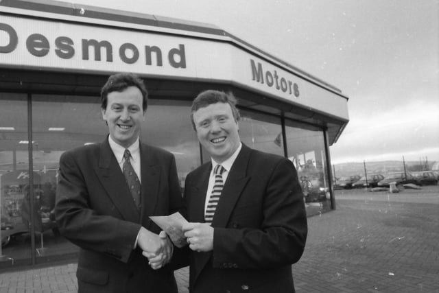 Seamus Mallon, managing director, Desmond Motors, presents a cheque to Derry City F.C., chairman, Paul Diamond, for sponsorship of a Derry-Bohemians match at the Brandywell.