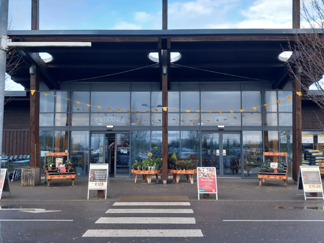 Dobbies Garden Centres are offering kids meal for £1 when an adult main meal is purchased (£8.95-£11.75). There's no code needed, this is automatically applied to your bill.