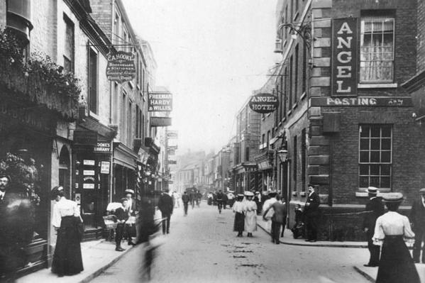 The road on Narrow Street was just 15 feet wide at its narrowest point.