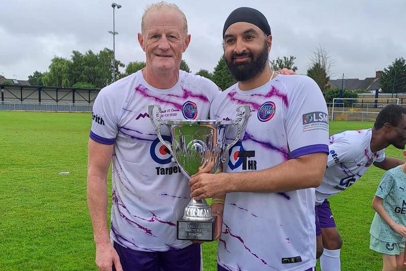 Colin Hendry lifts the trophy with Monty Panesar.