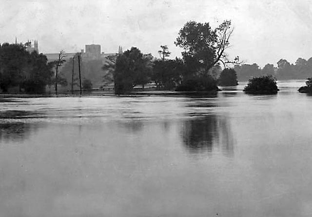 The Embankment, most of it under water, following the relentless deluges of August, 1912 (Peterborough Images Archive)