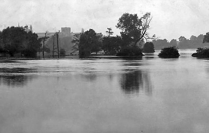 The Embankment, most of it under water, following the relentless deluges of August, 1912 (Peterborough Images Archive)