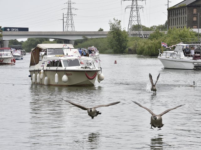 Over 40 boats travelled from Orton Mere to the Embankment and then to the Dog-in-a-Doublet.